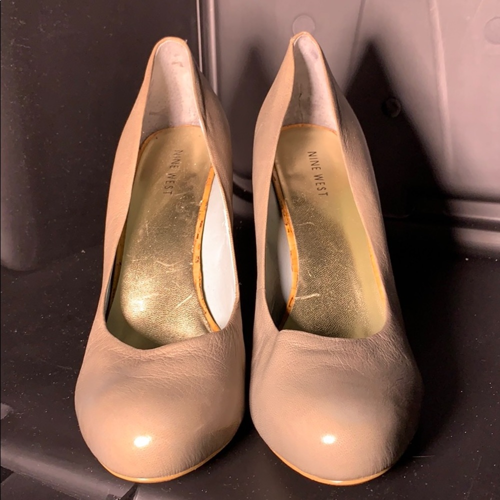 Grey Leather Nine West Pumps